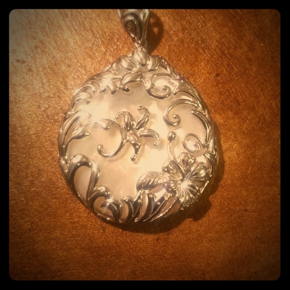 Sterling silver Flower pendant NWOT